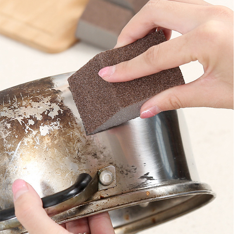 Éponge abrasive pour les taches tenaces