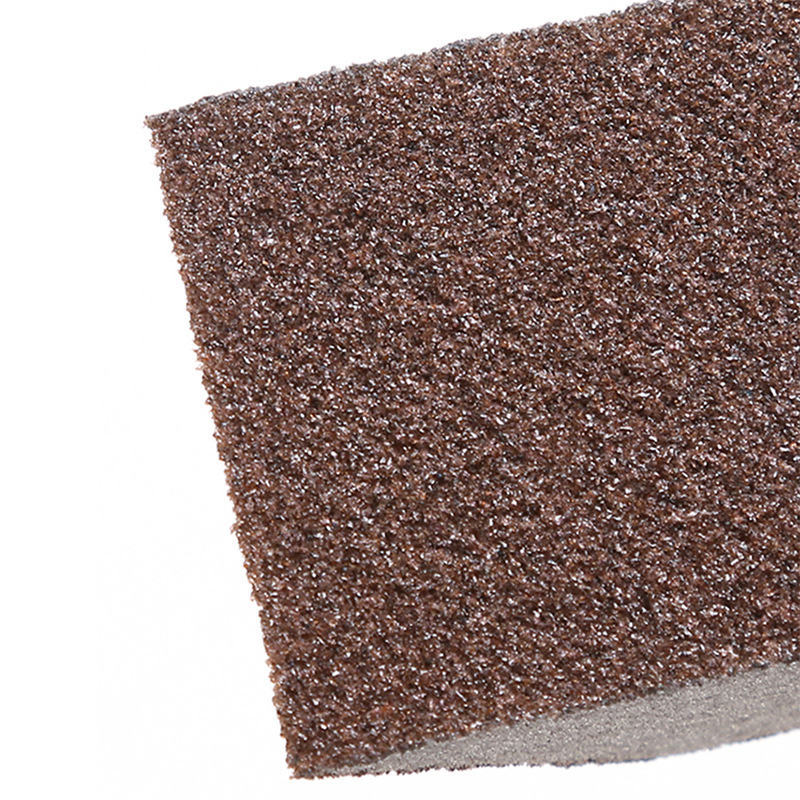 Éponge abrasive pour les taches tenaces