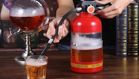 📢📢50 % DE RÉDUCTION !! ⏰Populaire seau à bière en forme d'extincteur – Système de distribution à pression manuelle – Idéal pour les matchs en public et les soirées football 🍻⚽