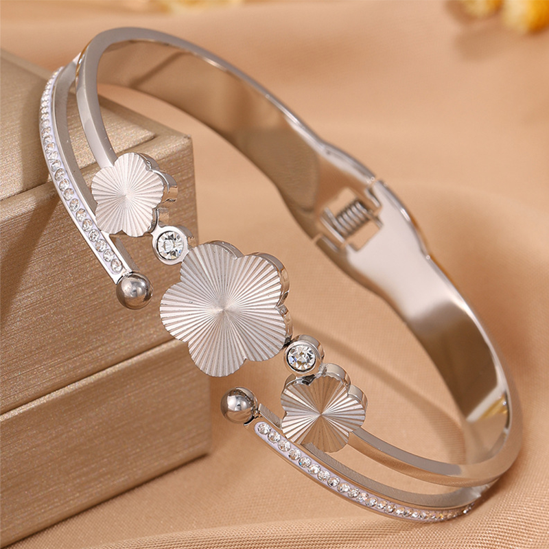 Bracelet ouvert élégant à motif floral pour femme