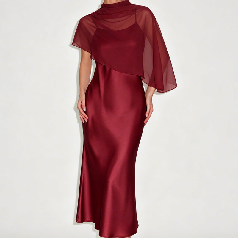 Ensemble élégant deux pièces pour femme avec cape