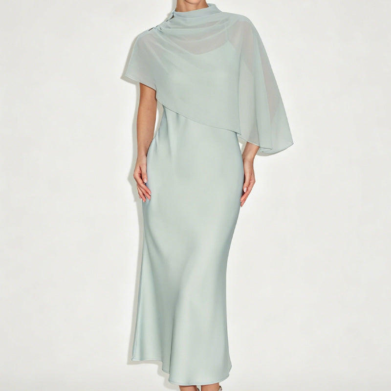 Ensemble élégant deux pièces pour femme avec cape