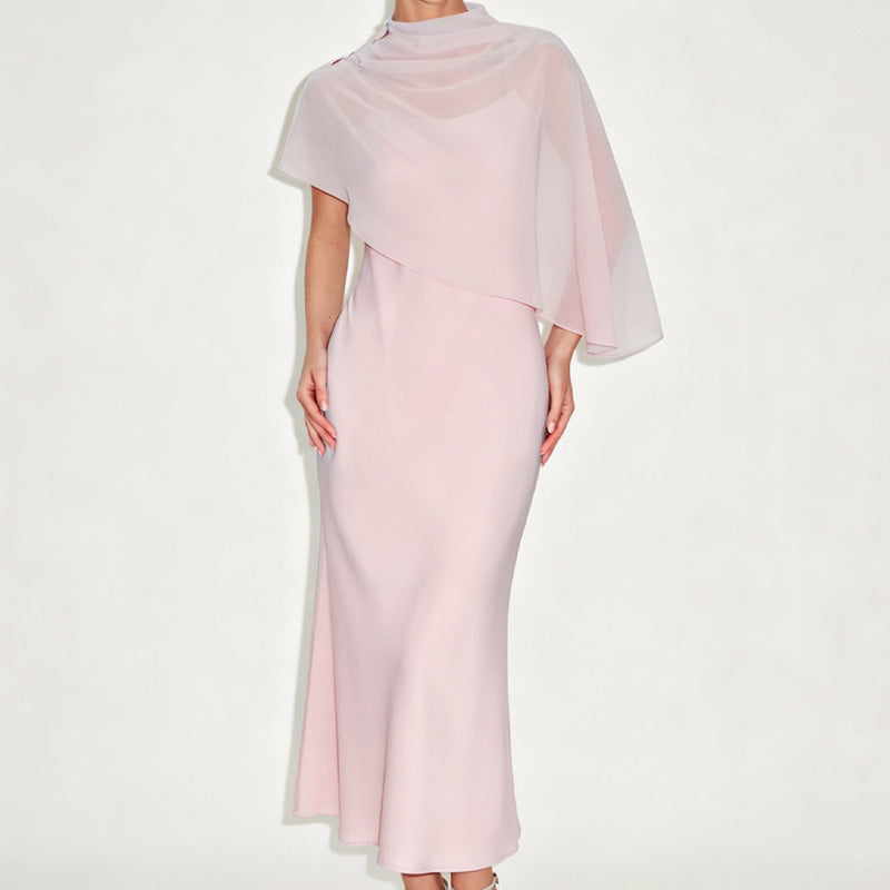 Ensemble élégant deux pièces pour femme avec cape
