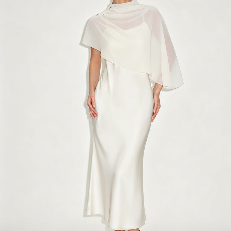 Ensemble élégant deux pièces pour femme avec cape