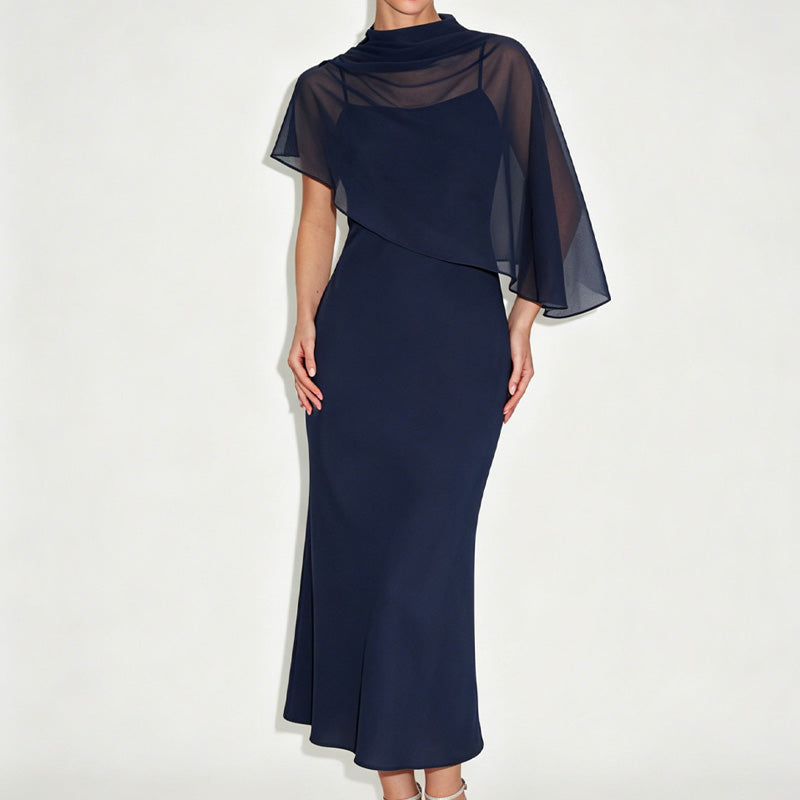 Ensemble élégant deux pièces pour femme avec cape