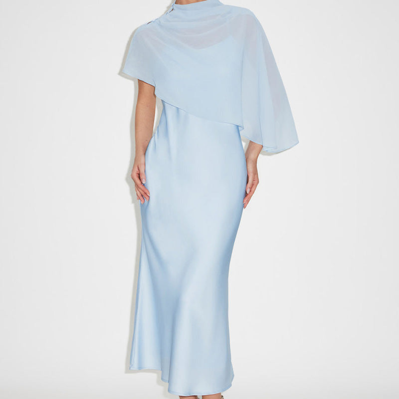 Ensemble élégant deux pièces pour femme avec cape