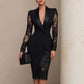 Robe moulante élégante à col en V et manches en dentelle pour femme