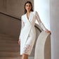 Robe moulante élégante à col en V et manches en dentelle pour femme
