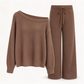 Ensemble confortable et décontracté composé d'un pantalon long et d'un haut assorti